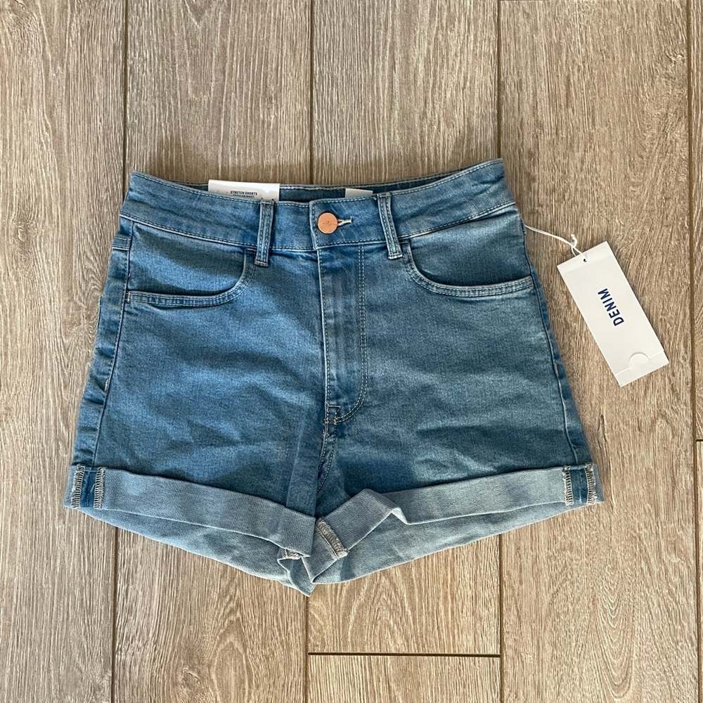 H&M denim short shorts stretch shirt in light wash